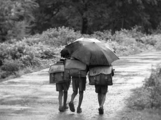 এক কালি ছত্রী  পে ............